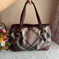 ราคา Daks แท้ ทรงหมอนใบพัด สภาพดีสวย มีร่องรอยใช้งานมือสองทั่วไป ซับในสะอาด (44406204894)