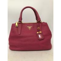 ราคา กระเป๋ามือสอง PRADA MILANO สีบานเย็น หนังปั้มลายผิวลิ้นจี่ อะไหล่ทอง ขนาด 14 นิ้ว พร้อมส่ง (19188042274)
