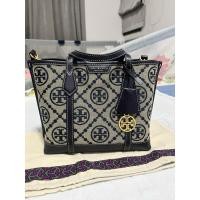 ราคา กระเป๋า Tory Burch รุ่น Perry T monogram Small ของแท้100% (23589237428)