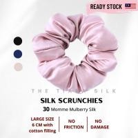 ราคา [ใหม่]The Tiara Silk Mulberry Silk Scrunchies 30 momme 6 ซม.พร้อมไส้ผ้าฝ้ายหมอน Scrunchie ผมหยิก Anti-Frizz Tie (42776924275)