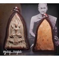 ราคา พระโคนสมอหลวงพ่อโหน่ง วัดคลองมะดัน เนื้อดิน พิมพ์ ชนะมาร หลังเรียบ ปี 2468-2477 เลี่ยมกรอบคลาสสิค (29957860702)