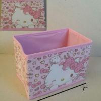 ราคา กล่องพับ กล่องเก็บของเอนกประสงค์ ใส่อุปกรณ์เครื่องเขียน อุปกรณ์ DIY รีโมททีวี ได้ค่ะ ลาย คิตตี้ Kitty (1639946591)
