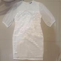 ราคา เดรสลายทางสีขาว ผ้าซีทรูช่วงอก แขน สี่ส่วน ซิปหลัง zein size s (21783601416)