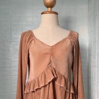 ราคา เสื้ออัดพลีทแขนยาว สีทอง (6138562919)
