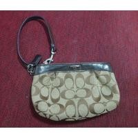 ราคา กระเป๋าคล้องมือ coachไซส์กลาง มือ2 ของแท้ (1677556354)