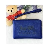 ราคา COACH C7420 SPORT BLUE CORNER ZIP WRISTLET HORSE AND CARRIAGE PEBBLE LEATHER ของแท้ (25984056000)