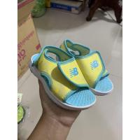 ราคา รองเท้าแตะรัดส้น New Balance มือสองของแท้ ขนาด 14CM (6282151946)