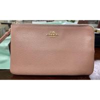 ราคา กระเป๋าสตางค์ COACH สีชมพู ใส่ iphone xs max ได้ (11900007000)