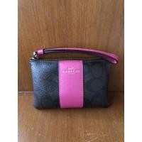 ราคา ส่งต่อ กระเป๋าคล้องมือ Coach ของแท้% size S 1 ซิบ สีชมพูเข้ม/ลายซีกาแฟ (21664888208)