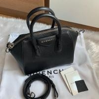 ราคา Like new Givenchy mini antigona 2017 สภาพสวย ขอบมุมไม่ถลอก ภายในสะอาด หนัง ทรง ดีค่า (1916676689)