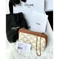 ราคา CELINE Triomphe Chain Clutch [กระเป๋า สะพาย ของแท้] (24459602854)
