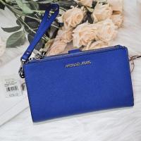 ราคา กระเป๋าสตางค์ Michael kors คล้องข้อมือ ลาย Signature ✧.* พร้อมส่ง ✔ ของแท้ 100% ✧.* (2692829128)