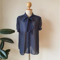 ราคา Uniqlo เสื้อลาย polkadot สีน้ำเงิน ลายจุดขาว ผูกโบว์ (17179519927)