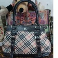 ราคา กระเป๋าทรงถือผเาแคนวาสสลับหนังBurberryมือสอง (23835098150)