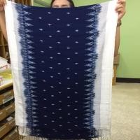 ราคา ผ้าครามคลุมไหล่ สกลนคร (876166185)