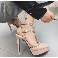 ราคา รองเท้าส้นสูง 5 นิ้ว(มือสอง) (11689633804)