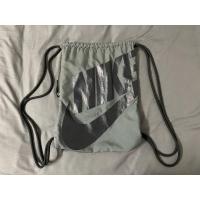 ราคา (มือสอง) กระเป๋าเป้ กระเป๋าหูรูดแบบพกพา Nike (42953233234)
