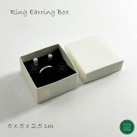 ราคา กล่องใส่เครื่องประดับ แหวน ต่างหู เครื่องประดับ ทอง เพชร มอบเป็นของขวัญใส่แหวน เพิ่มความประทับใจ สีครีม (16090609094)