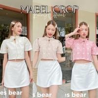 ราคา Mabel Crop เสื้อครอปแขนตุ๊กตา ผูกโบว์ตรงคอ ผ้าอัดลายโบว์ (24061589247)