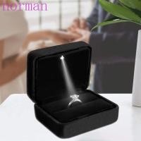 ราคา NORMAN กล่องเครื่องประดับแหวน LED,เคสใส่แหวนสีทึบกํามะหยี่,รูปทรงสี่เหลี่ยมที่ละเอียดอ่อนนํากลับมาใช้ใหม่ได้ทนทานไฟ LED เคสแสดงแหวนของขวัญวันเกิด (55005824328)