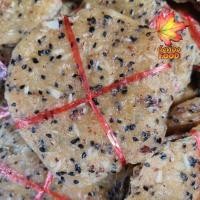 ราคา ข้าวเกรียบ​งา​มะพร้าว​ เพชรบุรี​ แพ็คละ​ 5 มัด​ (49705774456)