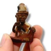 ราคา MLAL23รูปหล่อพ่อแก่ฤาษี นั่งชันเขาเล่นพิณฟ้า ขนาดประมาณ 3 ซม หลวงพ่อเปลี่ยน วัดดอนศาลา เครื่องรางมงคลสายครู (19089350766)