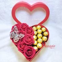 ราคา กล่องดอกไม้และช็อคโกแลตเฟอร์เรโร่ กล่องดอกไหม้วาเลนไทน์ (48505965923)