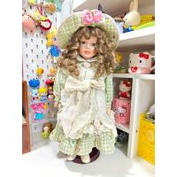 ราคา Collectible Porcelain Dolls ขนาด 15 นิ้ว ชุดสวย น่ารัก น่าสะสม พร้อมกล่อง (41978328660)