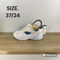 ราคา รองเท้าผ้าใบรุ่น AKIII CLASSIC มือ2 (26152943469)