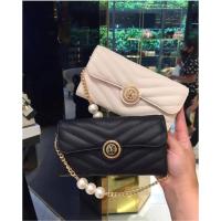 ราคา ส่งฟรี‼️Lyn กระเป๋าสตางค์มีสายสะพายยาวประดับมุก New Collection แท้ Outlet (6868132901)