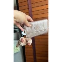 ราคา กระเป๋าสตางค์ Kipling ใบกลาง 3 พับ สีโรสโกลด์ ใช้งานแล้ว สภาพดี 80% (22874659047)