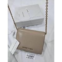 ราคา [แท้] Charles & Keith Mini Wallet กระเป๋าสตางค์สะพายข้าง สี Sand สวยหรูสไตล์คุณหนู มีสายโซ่สะพาย อุปกรณ์ครบพร้อมกล่อง (54755393596)
