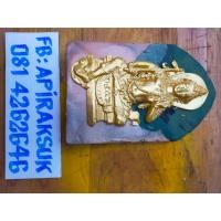 ราคา แผ่นพระวิษณุกรรมเรซิ่นสีทอง ผนึกบนกระเบื้องอาคารเรียนเก่า 100 ปี โรงเรียนเพาะช่าง ปี พศ 2556 แผ่นที่3 (22068860657)