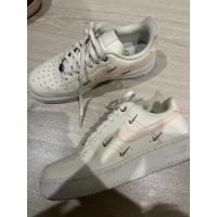 ราคา Nike Wmns Air Force 1 '07 LX 'Mini Swoosh - Guava Ice' (57104181598)
