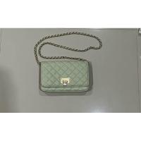 ราคา (Used) กระเป๋า Charles and keith รุ่น Quilted Push-Lock Clutch (25866499018)