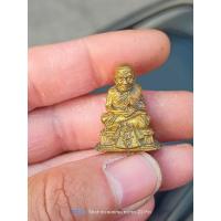 ราคา หลวงปู่ทวด สก. ลอยองค์ เนื้อฝาบาตร ปี 47 ใต้ฐานฝังเหล็กไหล+อุดผงเก่าปี 97 ตอกโค๊ด วัดห้วยมงคล (25161866910)