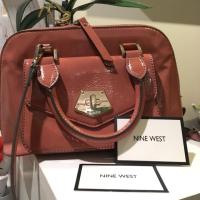 ราคา Sale!! Nine West กระเป๋าสะพายพร้อมป้ายแคร์ (854338680)