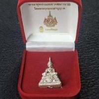 ราคา พระกริ่งพระพุทธเมตตาเสนานาถ โดยพระบรมราชานุญาต ทบ.จัดสร้าง พิธียิ่งใหญ่เป็นประวัติศาสตร์ พ.ศ.๒๕๕๖เนื้อเงิน เลขโค้ต2598 (26667978808)