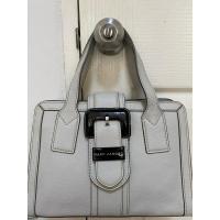 ราคา MARC JACOBS กระเป๋าหนังทรงถือและสะพายข้าง สภาพ95% แท้ (29980548983)