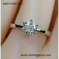 ราคา แหวนเพชรเม็ดเดี่ยว 1 กะรัต เพชรเลียนแบบเพชรแท้ ทำจาก เพชร CZ, Cubic Zirconia หรือ เพชรโคลนนิ่งเกรด7A เจียระไน100 เหลี่ยม (4386700455)