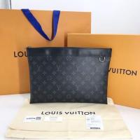 ราคา Very new Lv Monogram graphite clutch large dc18 ขนาด 13 นิ้ว สภาพงามกริบมาก เหมือนใหม่ค่ะ รุ่นนี้สวยมาก ขอบมุมไม่ถลอก (2448748464)