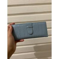 ราคา กระเป๋าสตางค์ใบยาว Preloved สีฟ้านวล (25028257278)