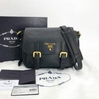 ราคา Used once‼️ Prada crossbody grain leather ปี17 ขนาด 9 นิ้ว สภาพใหม่กริบค่ะ ใช้งาน 1 ครั้ง เหมือนใหม่ รุ่นนี้ดีย์เว่ออ (4106654533)