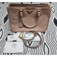 ราคา use prada saffiano 2zip lux 33 cammeo แท้ (25809689104)