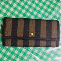 ราคา Sale กระเป๋าสตางค์มือสอง แบรนด์ Capacci แท้100% (1902954346)