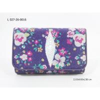 ราคา L 027-26-0016 กระเป๋าหนังปลากระเบน สามพับกลาง ลายดอกไม้สีม่วง (2266770879)