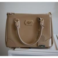 ราคา กระเป๋าสะพายหญิง สีเบจ ยี่ห้อ Lyn (6916755619)