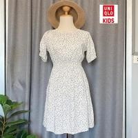 ราคา Uniqlo Kids เดรสคุณหนู เด็กผู้หญิง มือสอง แบรนด์ญี่ปุ่นแท้% Size 140 (อก 36“) สีครีมลายดอกไม้สีม่วง มีกป.ข้าง L21 (26653033512)