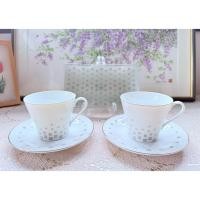 ราคา GIVENCHY ชุดชา/กาแฟเซรามิคสีขาวตกแต่งด้วยลายแบรนด์สีเงิน ขอบสีเงินครบ 2 ชุด + จานแก้วทรงสี่เหลี่ยมลายแบรนด์เช่นกัน ใหม่ (26387147490)