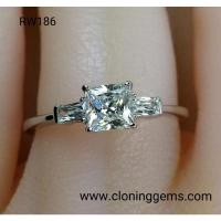 ราคา แหวนเพชร Princess Cut 50 ตัง เพชรเลียนแบบเพชรแท้ ทำจาก เพชร CZ, Cubic Zirconia หรือ เพชรโคลนนิ่ง ทำจากแร่สังเคราะห์ CZ (10109164431)